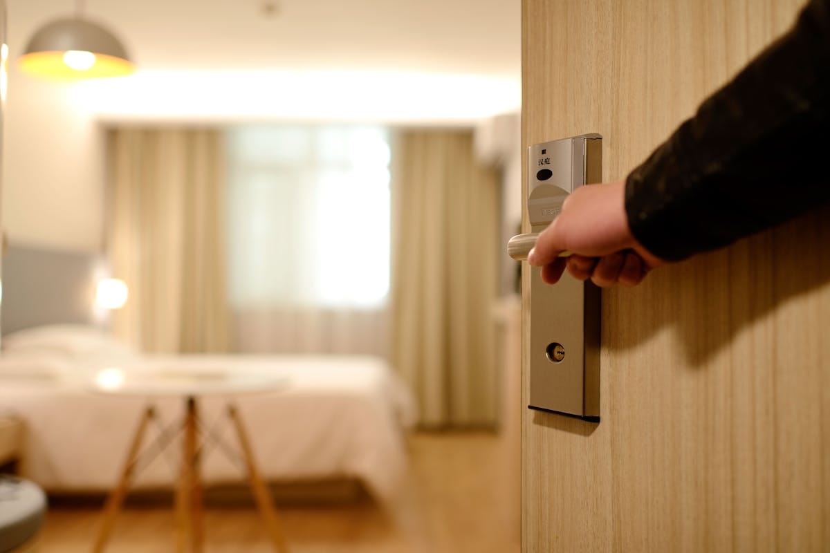 Moderne hotelreception klar til check-in