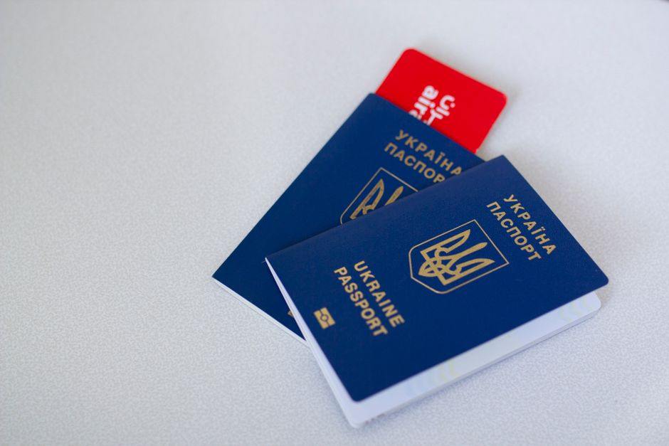 Rejsende scanner pas med telefon til UK ETA biometriske data