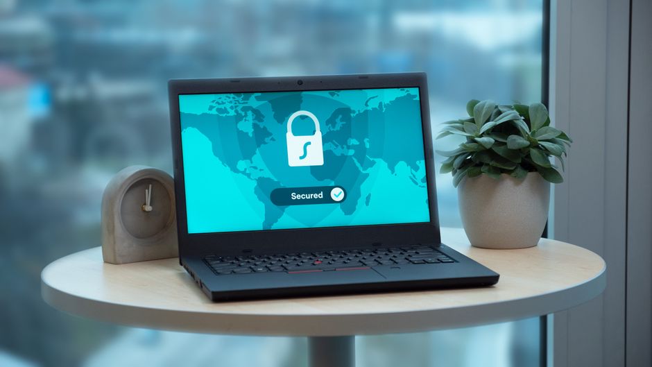 UK ETA databeskyttelse illustreret med pas og digital sikkerhed