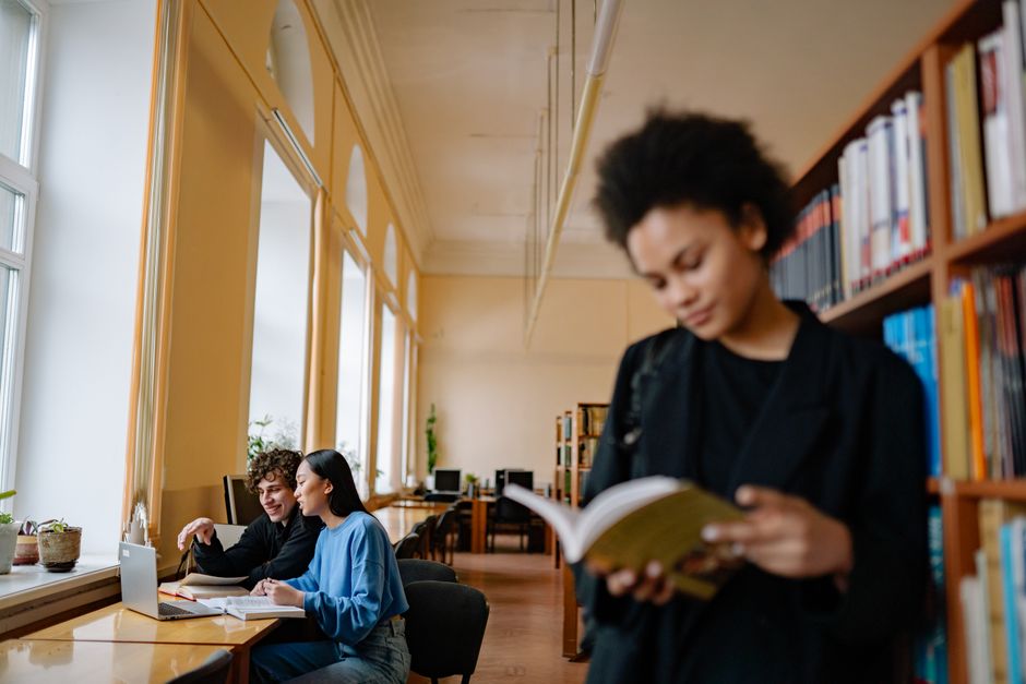 Studerende på campus til UK ETA studiebesøg i Storbritannien