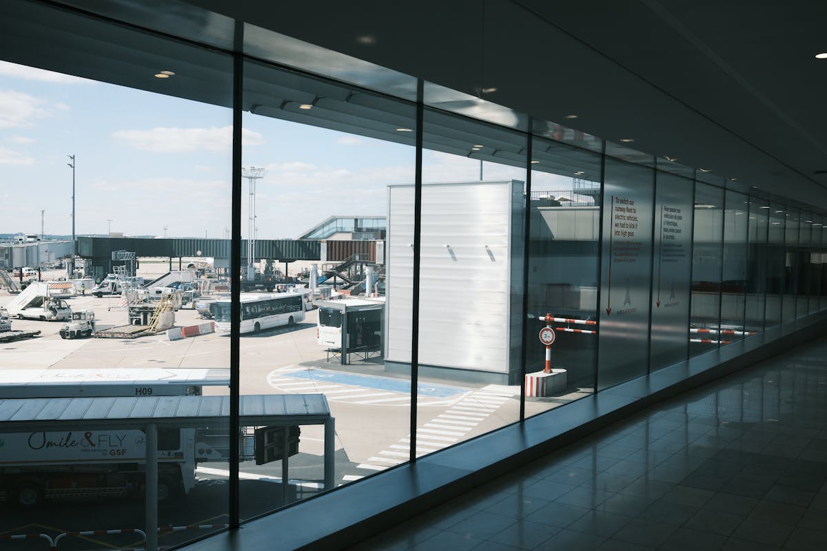 Lufthavnsterminal hvor rejsende skifter fly i UK