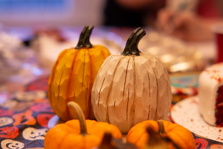 Pas og rejsedokumenter til en dansk familie klar til Halloween i London